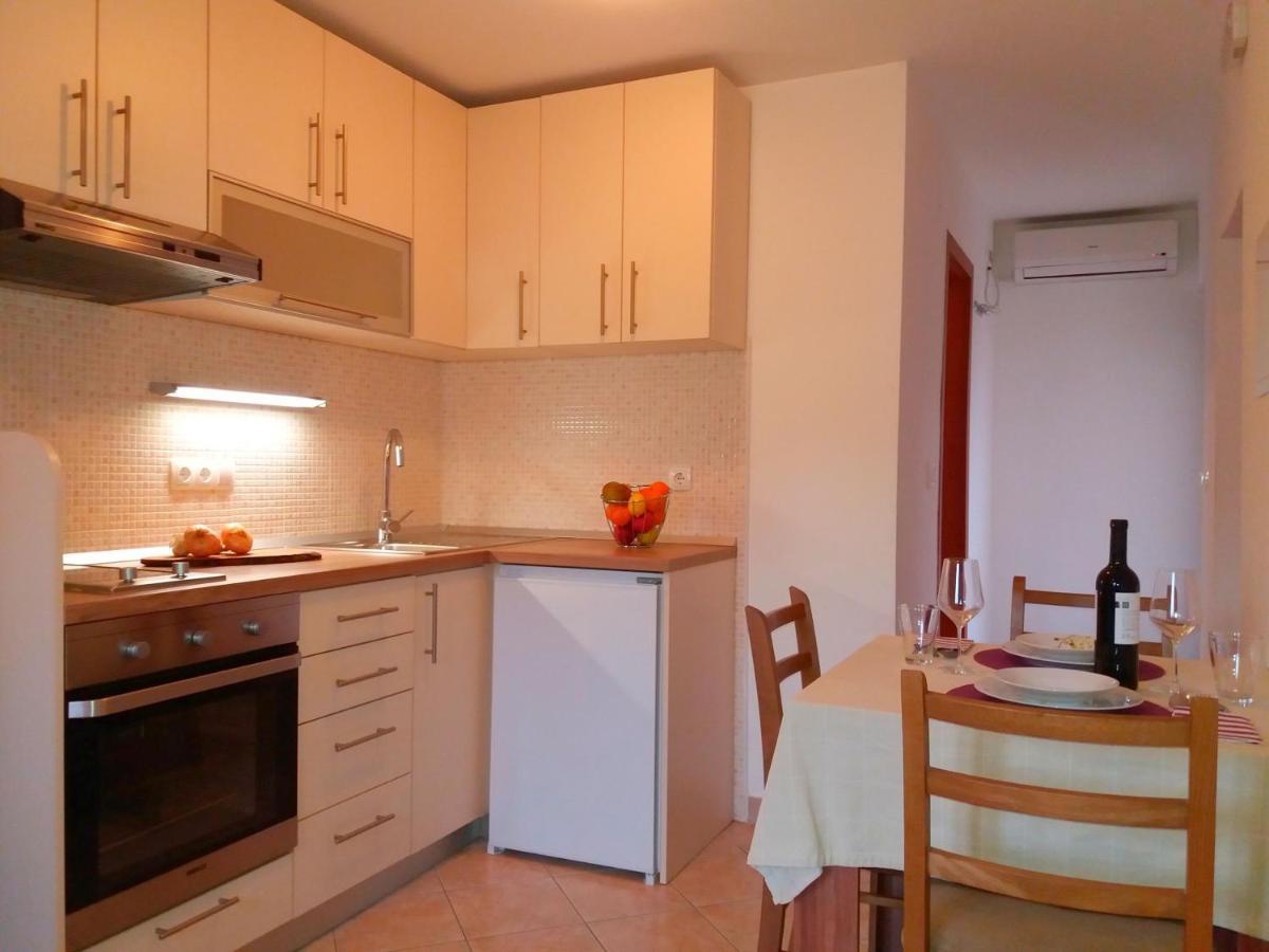 ילסה Apartments With A Parking Space Jelsa, Hvar - 8713 מראה חיצוני תמונה