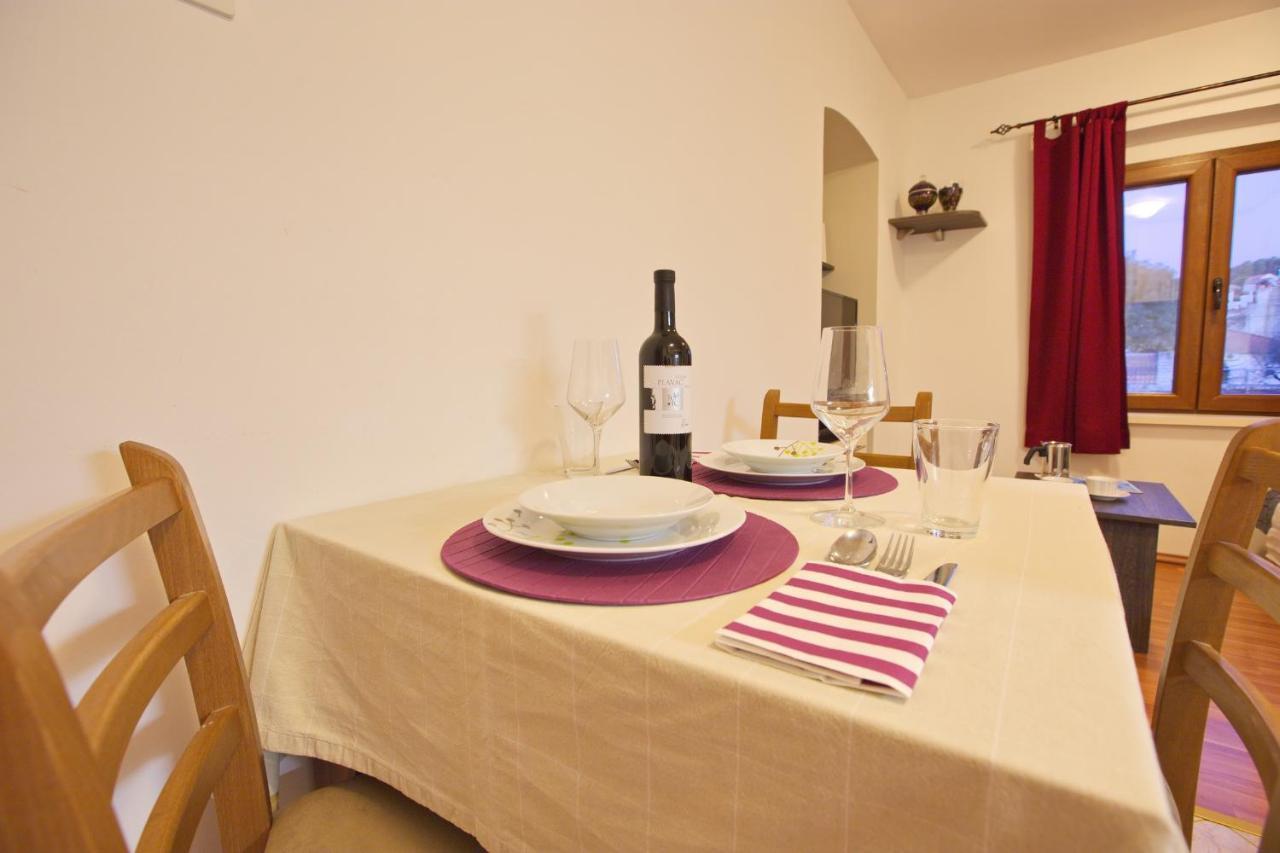 ילסה Apartments With A Parking Space Jelsa, Hvar - 8713 מראה חיצוני תמונה