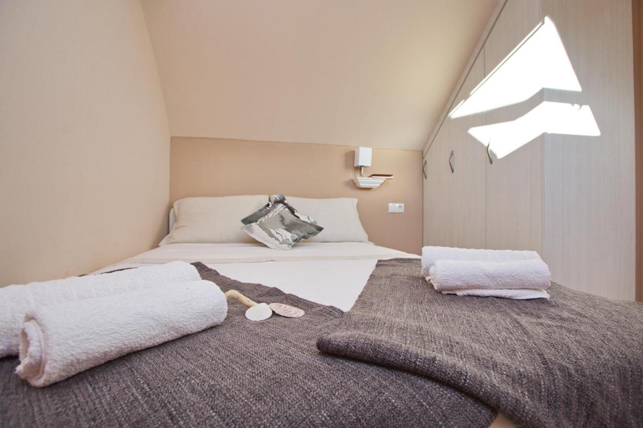 ילסה Apartments With A Parking Space Jelsa, Hvar - 8713 מראה חיצוני תמונה