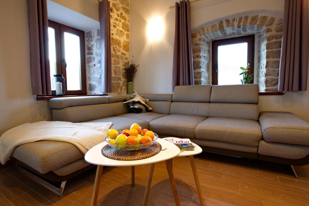 ילסה Apartments With A Parking Space Jelsa, Hvar - 8713 מראה חיצוני תמונה