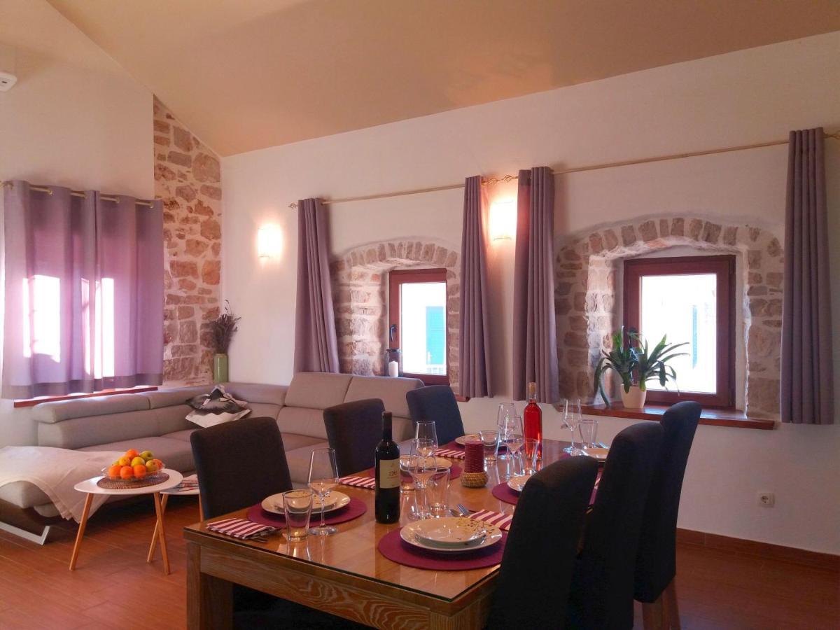ילסה Apartments With A Parking Space Jelsa, Hvar - 8713 מראה חיצוני תמונה