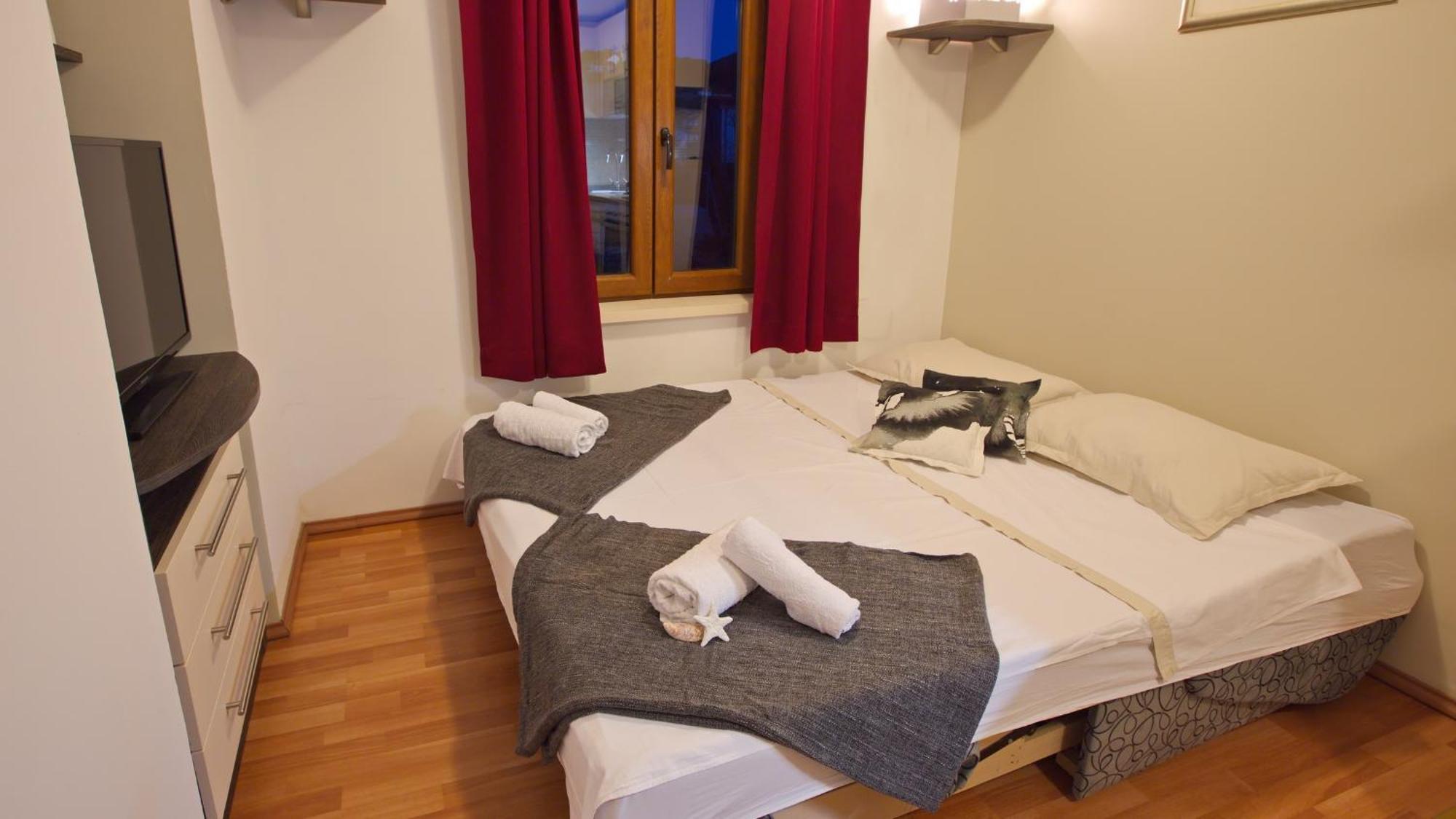 ילסה Apartments With A Parking Space Jelsa, Hvar - 8713 חדר תמונה